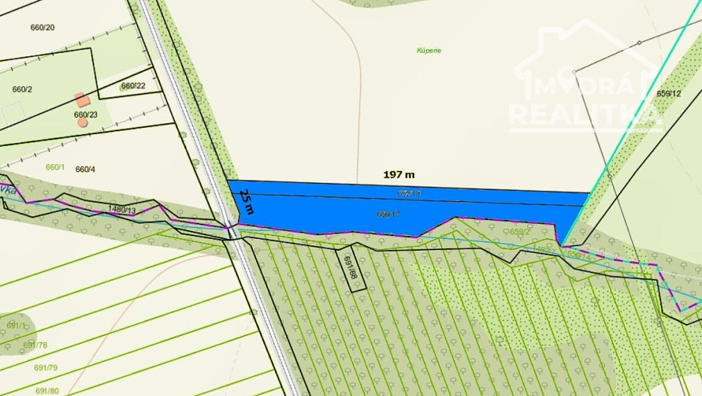 Na predaj: Rozľahlý slnečný pozemok s vlastným potokom len 2 km od Humenného
