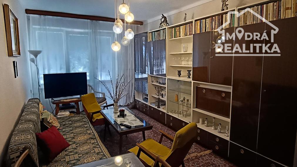 3-IZBOVÝ BYT 71 m² S BALKÓNOM A PIVNICOU – V Centre HUMENNÉHO