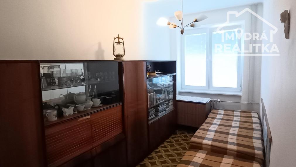 3-IZBOVÝ BYT 71 m² S BALKÓNOM A PIVNICOU – V Centre HUMENNÉHO