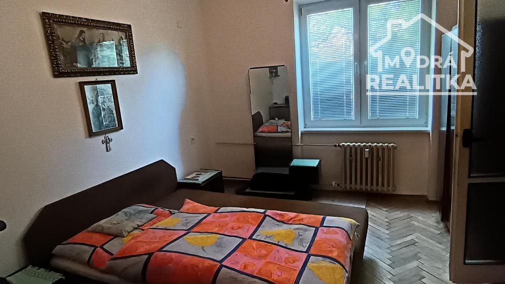 3-IZBOVÝ BYT 71 m² S BALKÓNOM A PIVNICOU – V Centre HUMENNÉHO