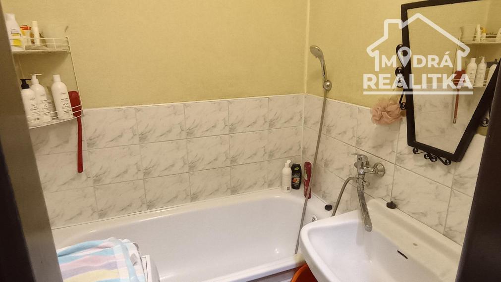 3-IZBOVÝ BYT 71 m² S BALKÓNOM A PIVNICOU – V Centre HUMENNÉHO