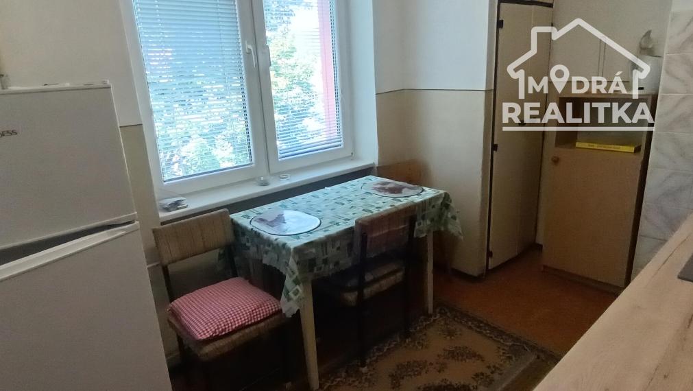 3-IZBOVÝ BYT 71 m² S BALKÓNOM A PIVNICOU – V Centre HUMENNÉHO
