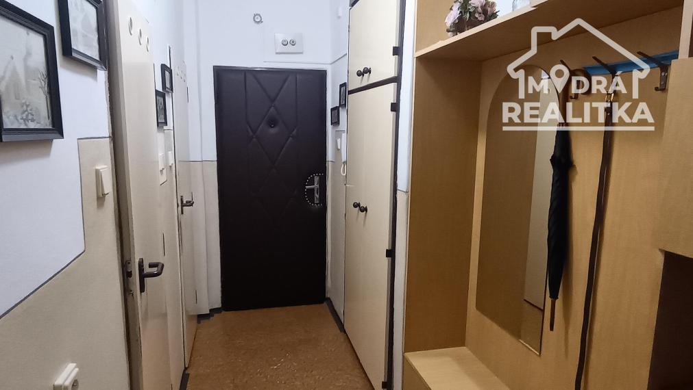 3-IZBOVÝ BYT 71 m² S BALKÓNOM A PIVNICOU – V Centre HUMENNÉHO