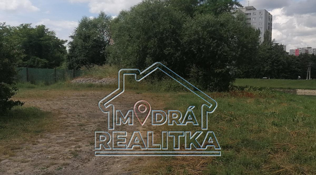 Lukratívny pozemok pri Laborci na predaj