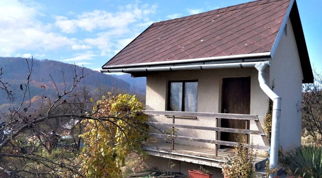 Murovaná záhradná chatka na predaj