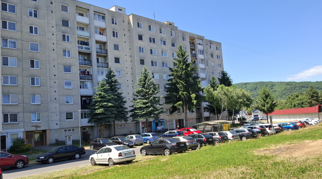 ZNÍŽENÁ CENA - 3-izbový byt -Komenského