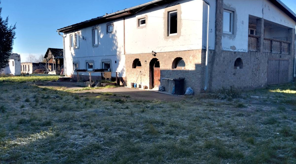 Rodinný dom s potenciálom rodinného sídla na pozemku takmer 1 ha