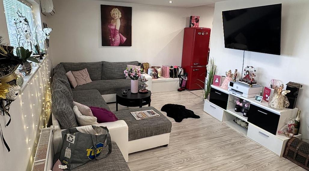 Priestranný zrekonštruovaný 4 izbový byt v širšom centre na predaj