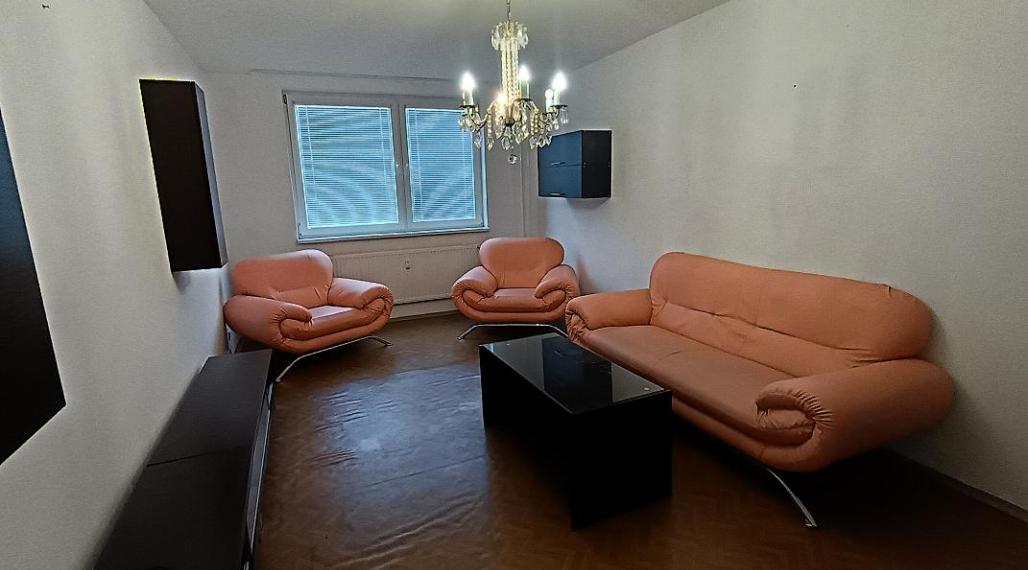 PRENÁJOM: Priestranný 3-izbový byt so špajzou (73 m²) – Humenné, pod Sokolejom