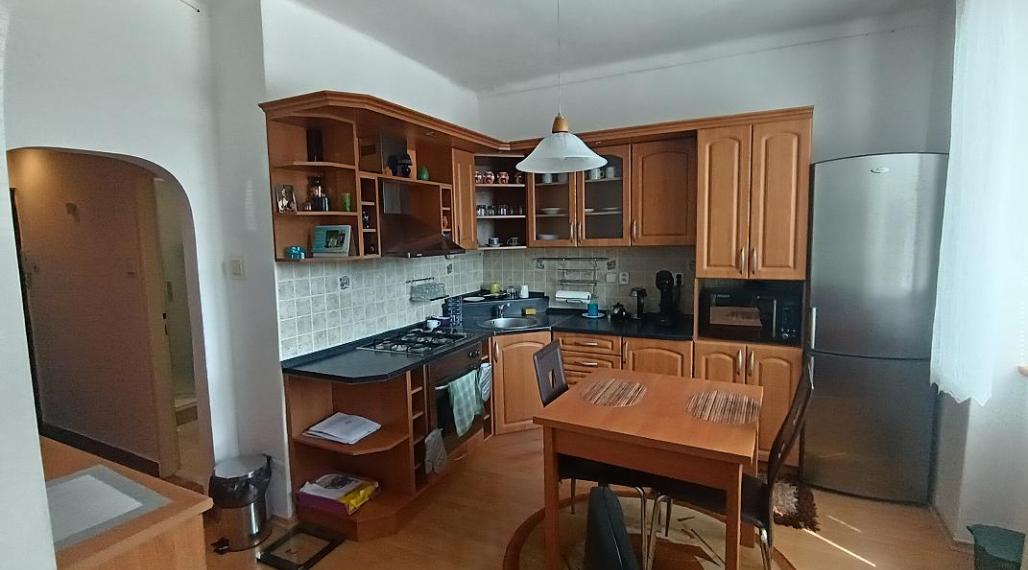 Na predaj štýlový 1-izbový zrekonštruovaný byt v centre – 41 m², balkón