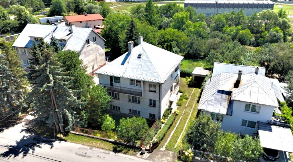Rodinný dom v Snine na predaj - na bývanie i podnikanie.