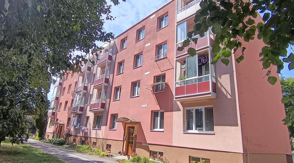 3-IZBOVÝ BYT 71 m² S BALKÓNOM A PIVNICOU – V Centre HUMENNÉHO