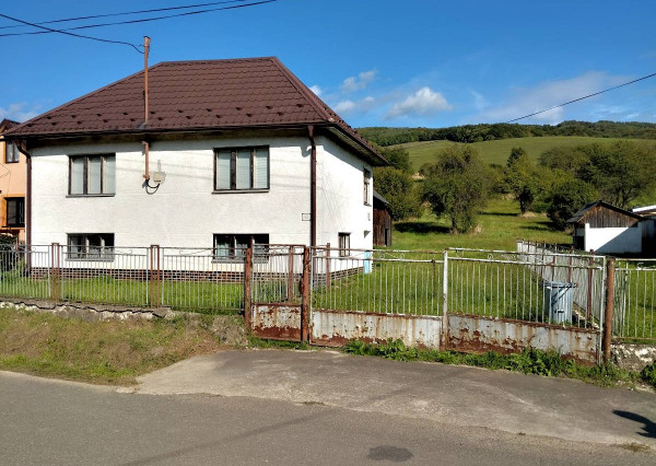 PREDANÝ, Rodinný dom na bývanie i rekreáciu.