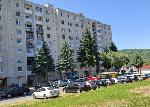 Predám 3-izbový byt -Komenského