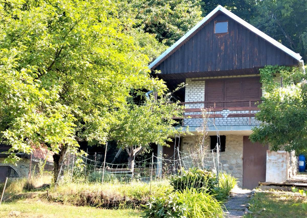ZNÍŽENÁ CENA, Murovaná chatka na predaj – Pichonka