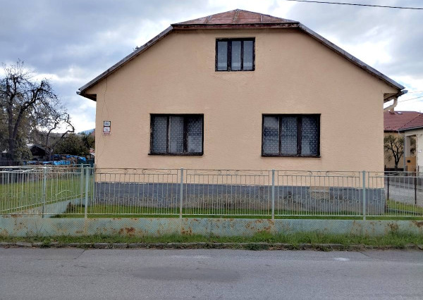 Rodinný dom v Snine – za cenu bytu!