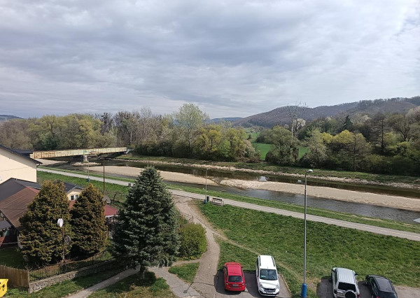 Svetlá garsónka s výhľadom na Laborec a bezbariérovým prístupom (27 m2)