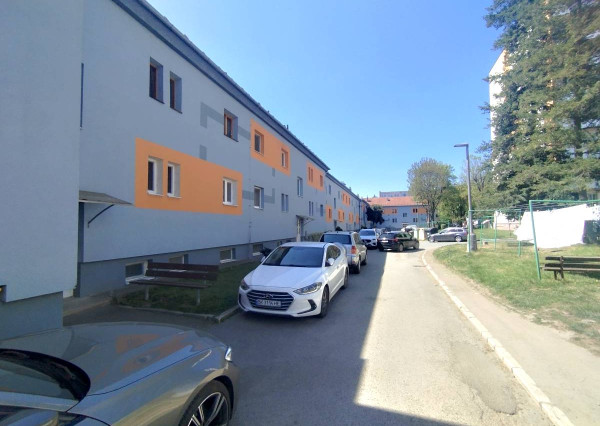 Na predaj 2-iz. (64 m2) byt v centre Humenného