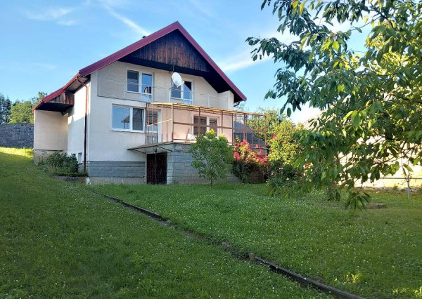 Výnimočná usadlosť s rodinným domom  a štýlovými hospodárskymi stavbami v Košarovciach