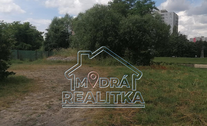 Lukratívny pozemok pri Laborci na predaj