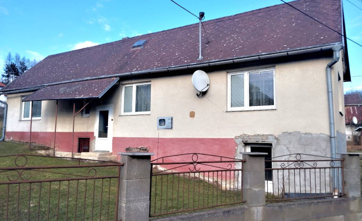 Rodinný dom s 3000 m² pozemkom – Pčoliné