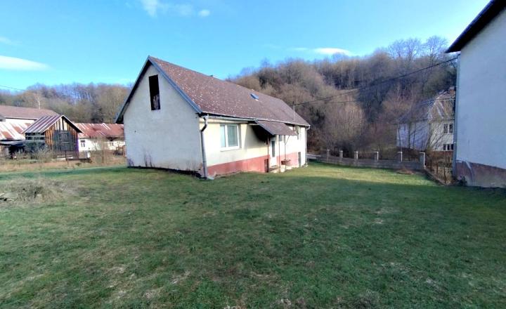 Rodinný dom s 3000 m² pozemkom – Pčoliné - fotografia 3