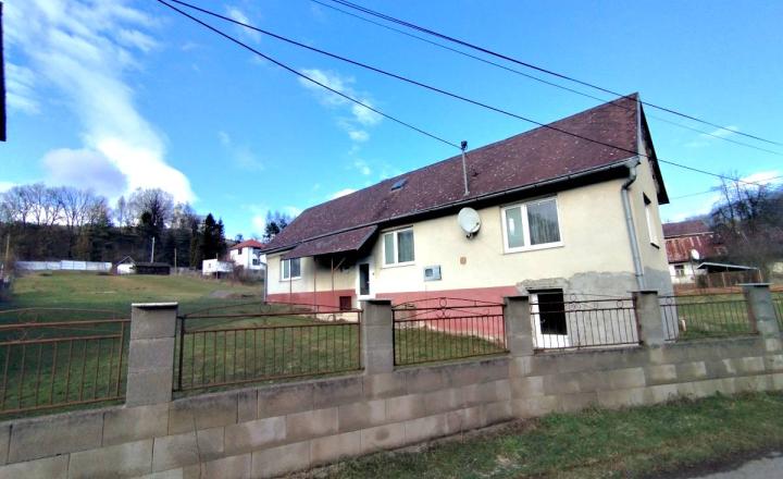 Rodinný dom s 3000 m² pozemkom – Pčoliné - fotografia 7