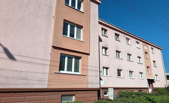 NA PREDAJ: 2-izbový byt s balkónom na Sídlisku I – ideálny na rekonštrukciu - fotografia 10