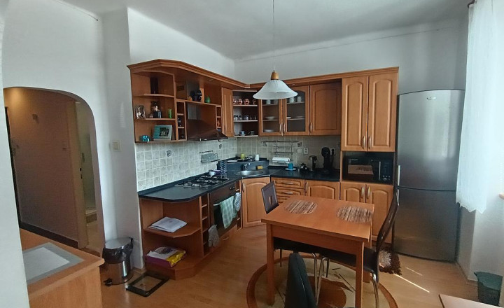 Na predaj štýlový 1-izbový zrekonštruovaný byt v centre – 41 m², balkón