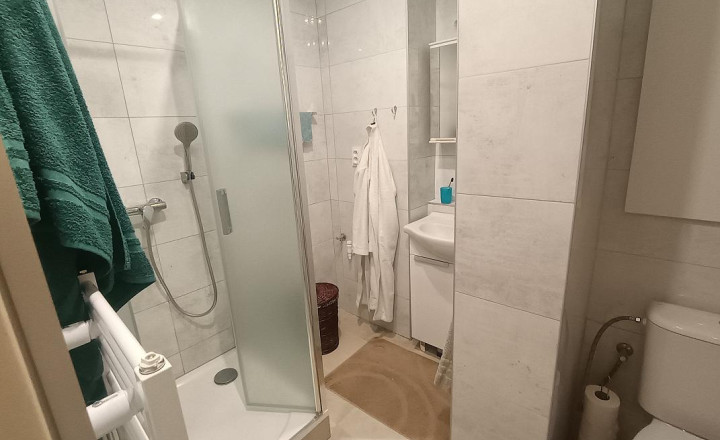 Na predaj štýlový 1-izbový zrekonštruovaný byt v centre – 41 m², balkón - fotografia 4