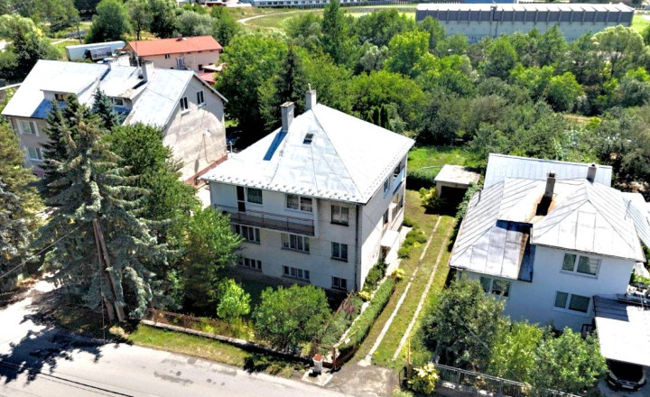 Rodinný dom v Snine na predaj - na bývanie i podnikanie.