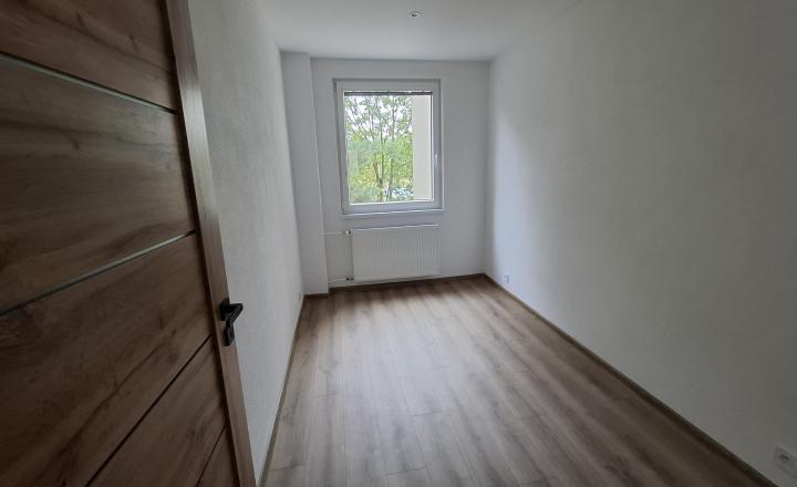 KOMPLETNE ZREKONŠTRUOVANÝ 3-IZBOVÝ BYT - Ťahanovce - fotografia 8