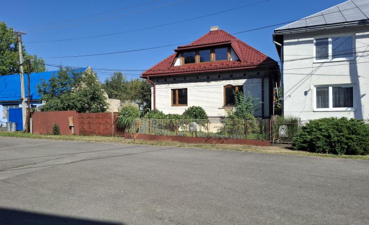 RODINNÝ DOM V CENTRE STAKČÍNA – UL. DUCHNOVIČOVA - fotografia 1