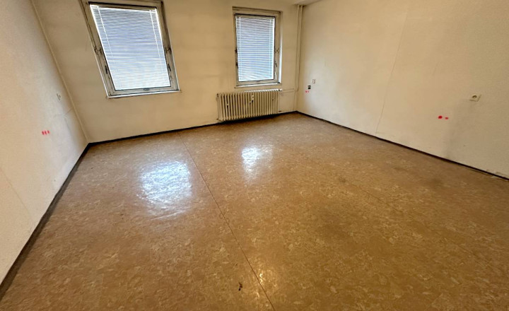 Priestranný 2-iz byt v Snine – 72 m²