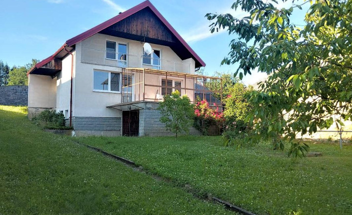 Výnimočná usadlosť s rodinným domom  a štýlovými hospodárskymi stavbami v Košarovciach