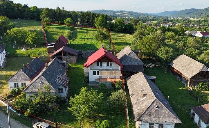 Výnimočná usadlosť s rodinným domom  a štýlovými hospodárskymi stavbami v Košarovciach - fotografia 1