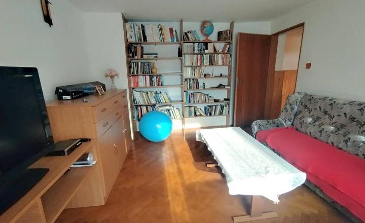 Výnimočná usadlosť s rodinným domom  a štýlovými hospodárskymi stavbami v Košarovciach - fotografia 13