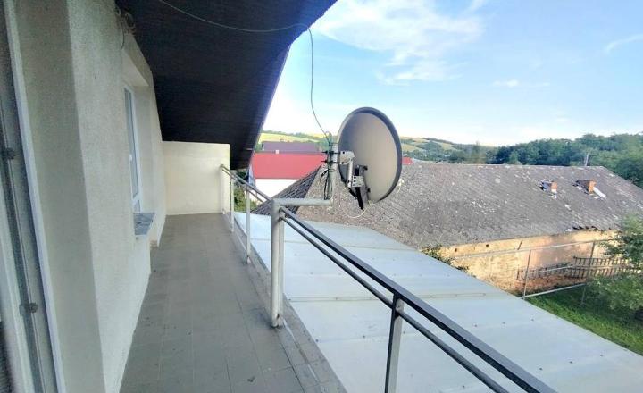 Výnimočná usadlosť s rodinným domom  a štýlovými hospodárskymi stavbami v Košarovciach - fotografia 15
