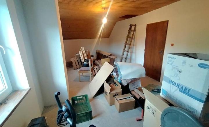 Výnimočná usadlosť s rodinným domom  a štýlovými hospodárskymi stavbami v Košarovciach - fotografia 17
