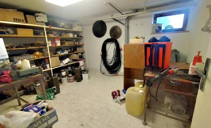 Výnimočná usadlosť s rodinným domom  a štýlovými hospodárskymi stavbami v Košarovciach - fotografia 20