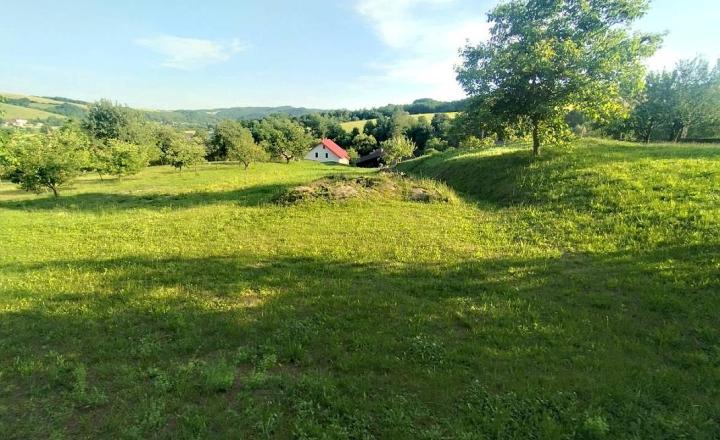 Výnimočná usadlosť s rodinným domom  a štýlovými hospodárskymi stavbami v Košarovciach - fotografia 27