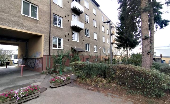 NA PREDAJ 2,5-IZBOVÝ BYT V CENTRE MESTA – KUKORELLIHO ULICA - fotografia 1