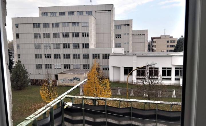 NA PREDAJ 2,5-IZBOVÝ BYT V CENTRE MESTA – KUKORELLIHO ULICA - fotografia 6