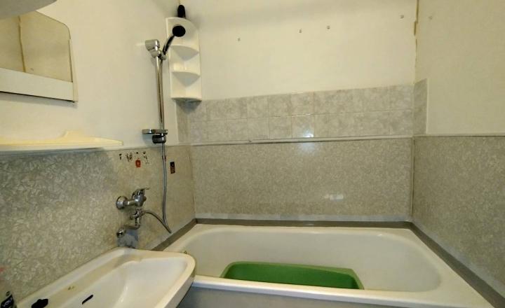 NA PREDAJ 2,5-IZBOVÝ BYT V CENTRE MESTA – KUKORELLIHO ULICA - fotografia 8