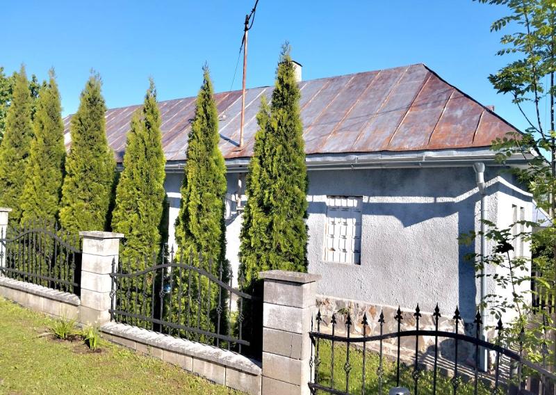 PREDANÉ . Chalupa s výhľadom na les