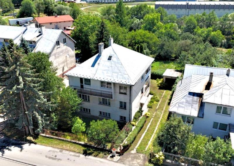 Rodinný dom v Snine na predaj - na bývanie i podnikanie.